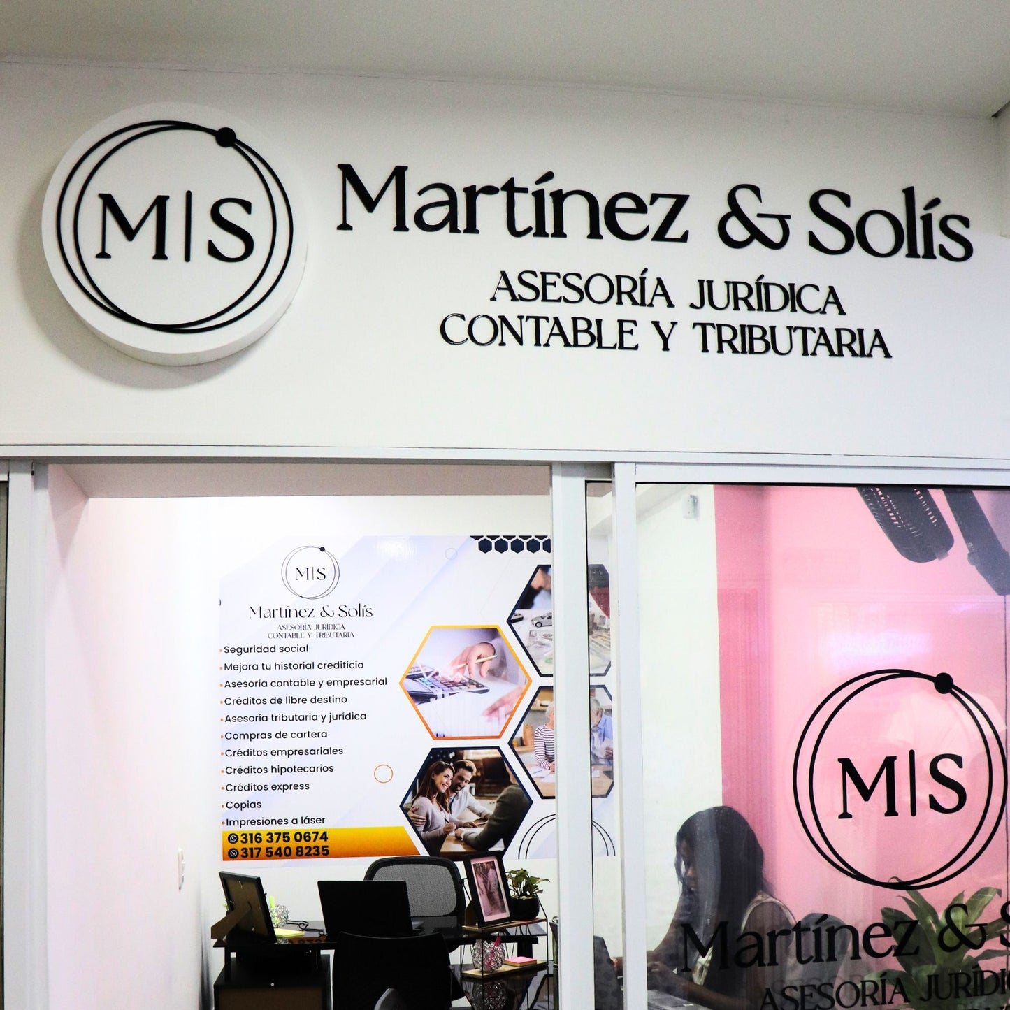 012 | Aviso con circulo 3D iluminado