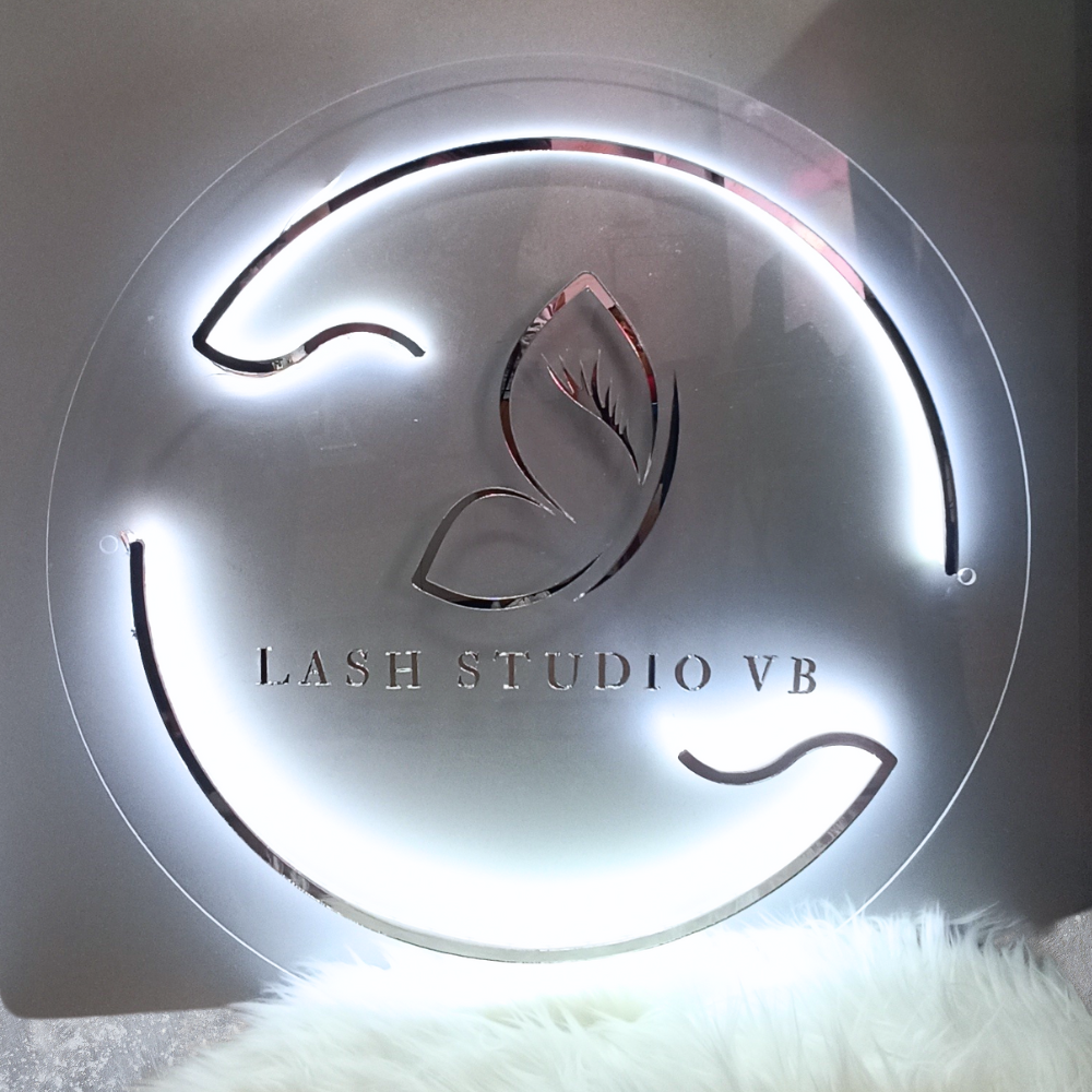 026 | Logo circular en acrílico 3mm con iluminación
