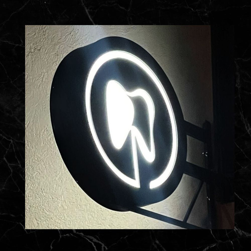 038 | Logo circular tipo bandera doble cara 70cm con iluminación