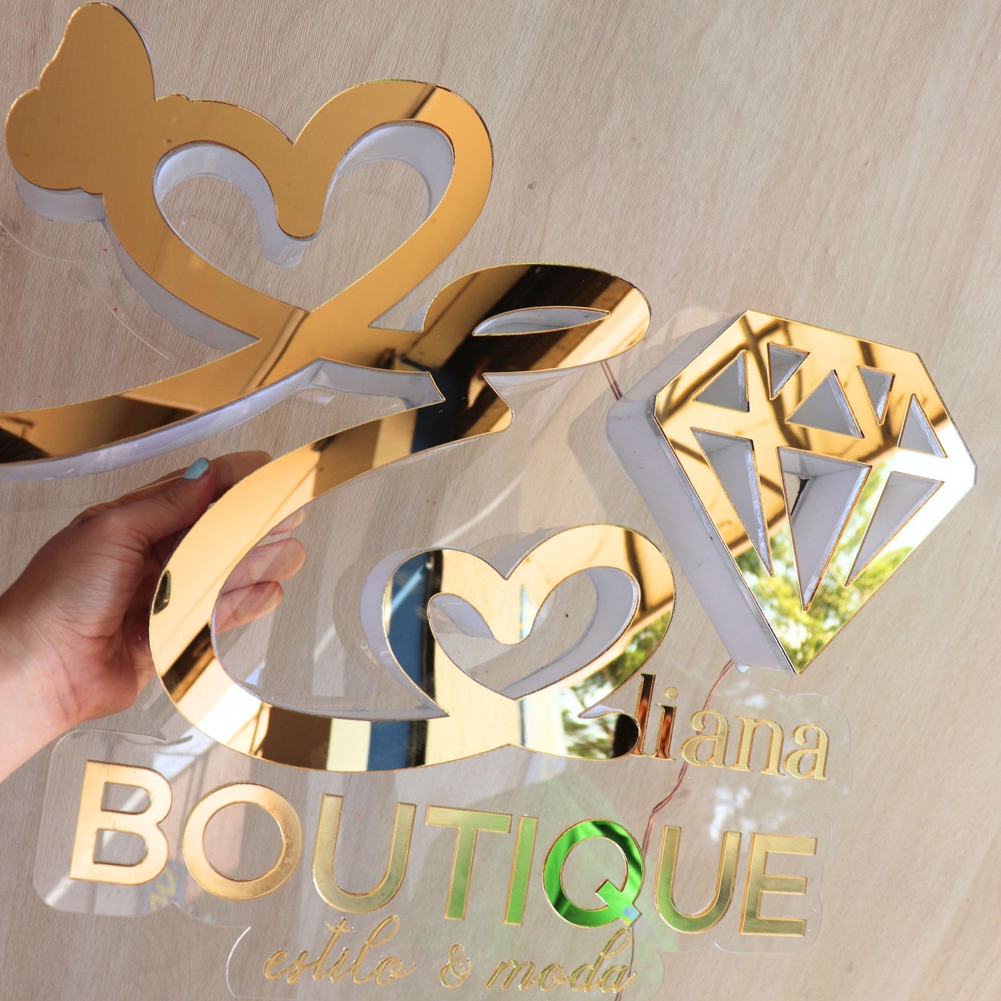 031 | Logo en acrílico 3D con iluminación