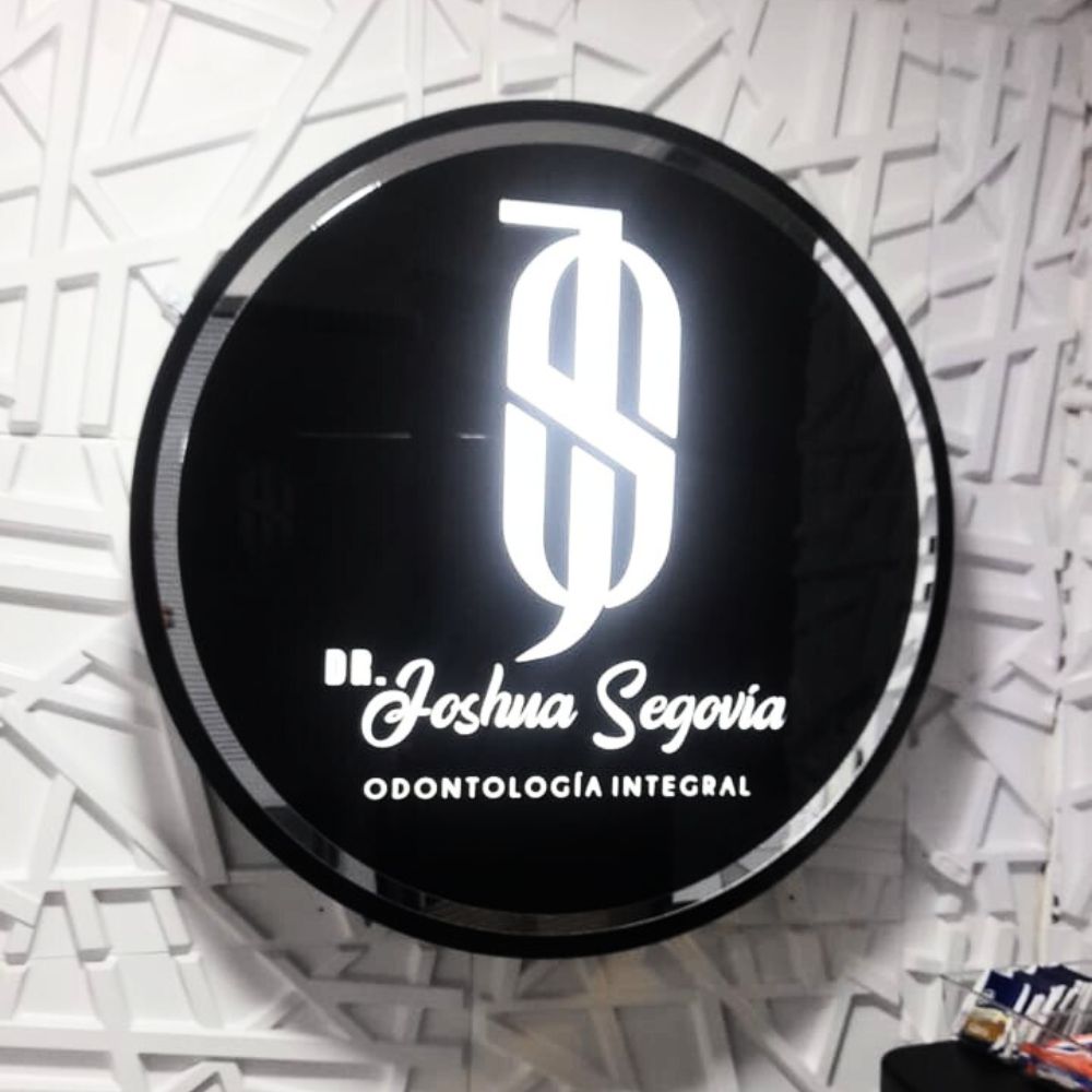 036 | Logo circular en acrílico 3D con iluminación