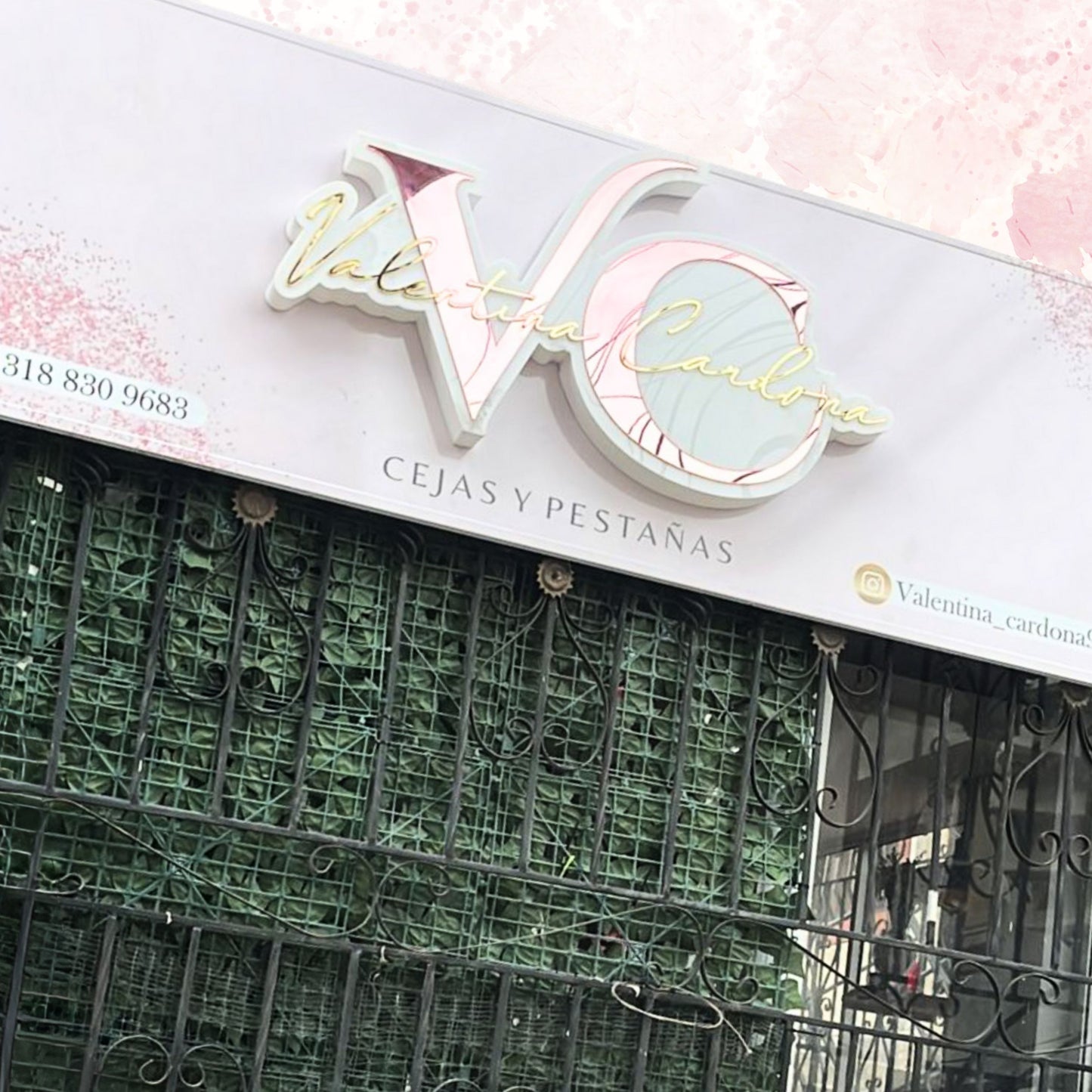 013 | Aviso con logo en nube 3D iluminado