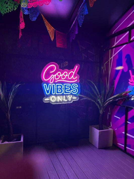 065 | Neón Good Vibes Only doble