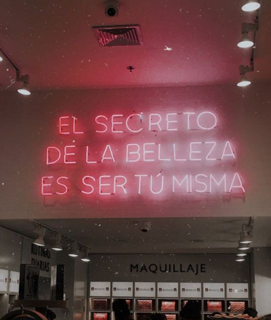 054 | Frases extragrandes en Neón